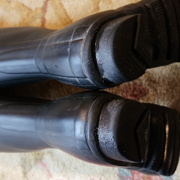 HUNTER Original tall rain boot. Size 8. Black - Picture 5 of 11